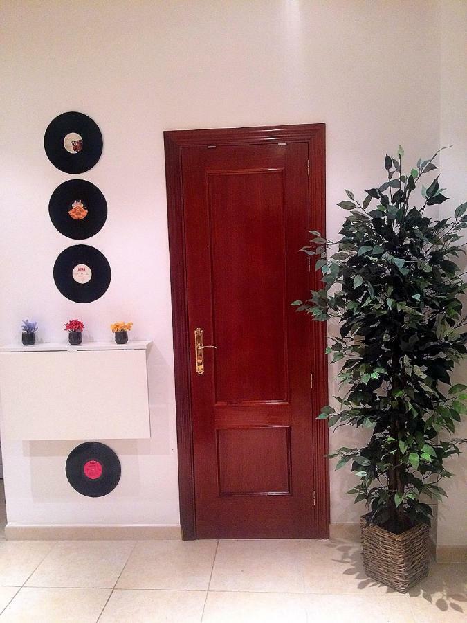 Apartamento Mon Cheri Malaga Bagian luar foto